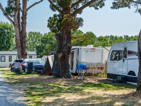 Emplacement - Forfait Camping Key : 1 voiture + 1 tente ou 1 caravane ou 1 camping-car + Electricité