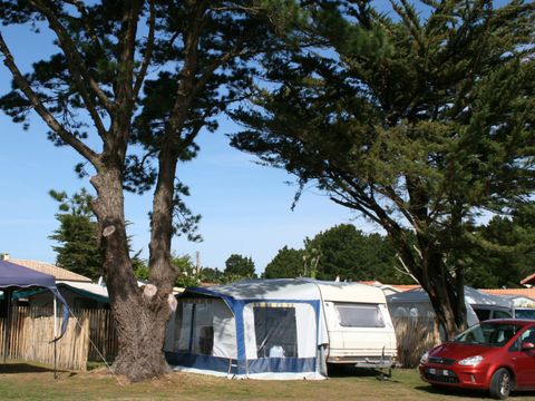 Emplacement - Forfait Camping Key : 1 voiture + 1 tente ou 1 caravane ou 1 camping-car + Electricité