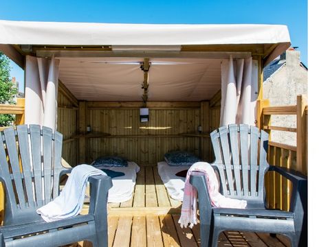 Tente en toile et en bois 2 personnes - Campétoile (sans sanitaires)