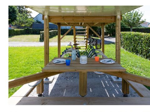Tente en toile et en bois 2 personnes - Campétoile (sans sanitaires)