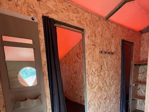 TENTE 6 personnes - Tente toilée - 20m² - 3 chambres - avec électricité + terrasse couverte -