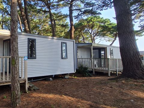 MOBILHOME 4 personnes - Classique - 25m² - 2 chambres - terrasse semi-couverte coté