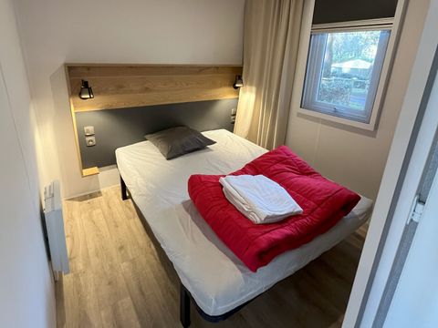 MOBILHOME 4 personnes - Classique - 25m² - 2 chambres - terrasse semi-couverte coté