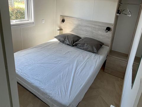 MOBILHOME 4 personnes - Mobil home Confort - 25m² - 2 chambres - terrasse couverte côté