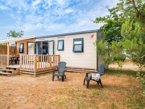 MOBILHOME 8 personnes - Comfort | 4 Ch. | 8 Pers. | Terrasse surélevée | 2 SDB | Clim.