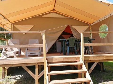 Tente en toile et en bois 4 personnes - TENTE CANADA - sans sanitaires 20 m²