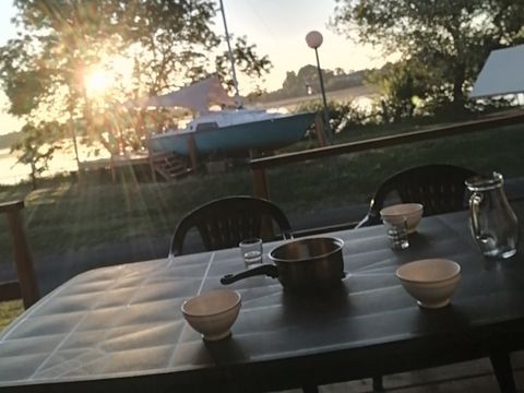 Tente en toile et en bois 4 personnes - TENTE CANADA - sans sanitaires 20 m²