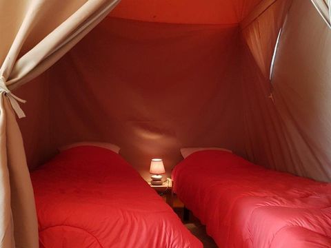 Tente en toile et en bois 4 personnes - TENTE CANADA - sans sanitaires 20 m²