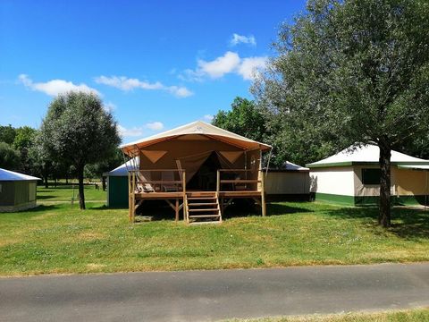 TENTE TOILE ET BOIS 4 personnes - TENTE CANADA - sans sanitaires 20 m²