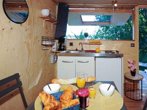 HÉBERGEMENT INSOLITE 4 personnes - BATHÔ CATAMARAN CABANÉ 11 m²