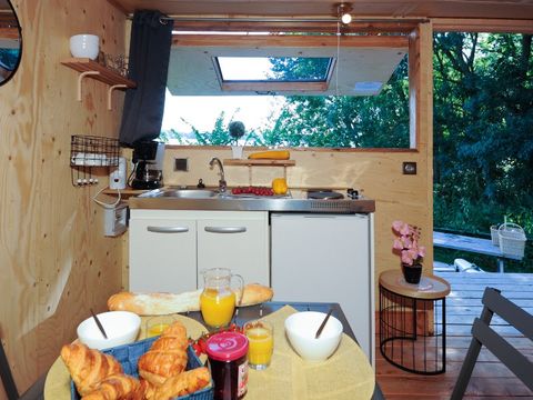 HÉBERGEMENT INSOLITE 4 personnes - BATHÔ CATAMARAN CABANÉ 11 m²
