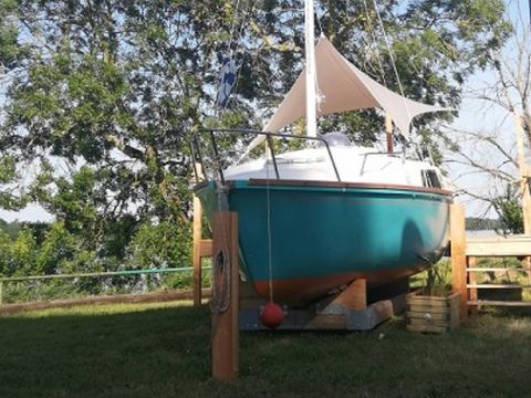 HÉBERGEMENT INSOLITE 4 personnes - BATHÔ VOILIER 10 m²