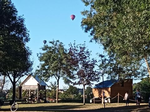TENTE TOILE ET BOIS 2 personnes - Bivouac Sur pilotis prête à dormir 1 chambre sans sanitaires