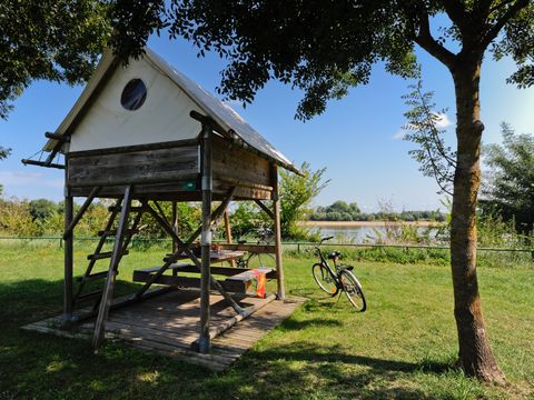 TENTE TOILE ET BOIS 2 personnes - Bivouac Sur pilotis prête à dormir 1 chambre sans sanitaires