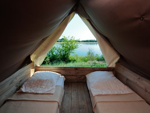 TENTE TOILE ET BOIS 2 personnes - Bivouac Sur pilotis prête à dormir 1 chambre sans sanitaires