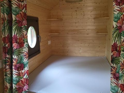 HÉBERGEMENT INSOLITE 4 personnes - Roulotte - 4 personnes