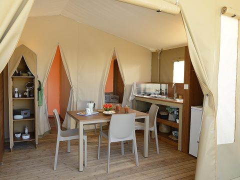 Tente en toile et en bois 5 personnes - Wood Lodge Confort 25 m2 (2 chambres ) + terrasse couverte