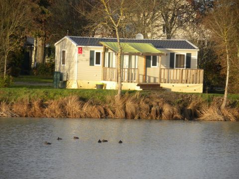 MOBILHOME 6 personnes - SAULDRE 33m² - 3 chambres / Climatisé avec terrasse FACE au plan d'eau