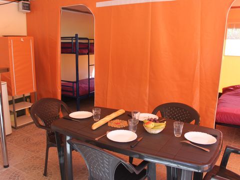BUNGALOW TOILÉ 5 personnes - Meublé ECO (sans sanitaires)