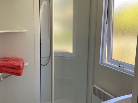 MOBILHOME 6 personnes - Homeflower Premium 3 chambres 30.5m² + Terrasse semi-couverte + TV + LV