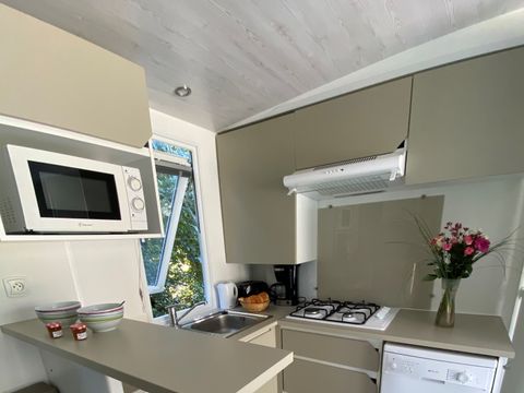 MOBILHOME 6 personnes - Homeflower Premium 3 chambres 30.5m² + Terrasse semi-couverte + TV + LV