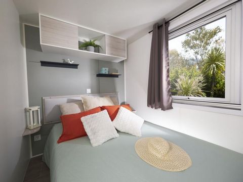 MOBILHOME 8 personnes - Premium 4 chambres 40m² + Terrasse semi-couverte + TV + LV
