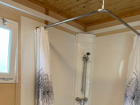 CHALET 4 personnes - Chalet Confort PMR 2 chambres 35m² + Terrasse intégrée + TV