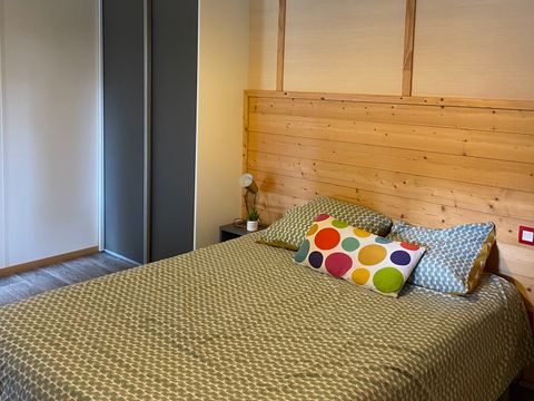 CHALET 4 personnes - Chalet Confort PMR 2 chambres 35m² + Terrasse intégrée + TV