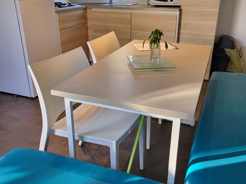 MOBILHOME 4 personnes - VIP - 29 m² - 2 chambres - Terrasse double + SPA (2 adultes maximum ou famille)