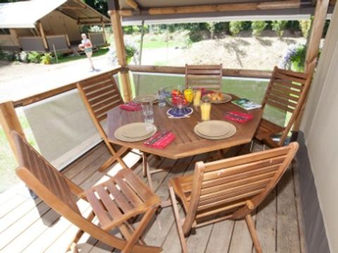 TENTE TOILE ET BOIS 5 personnes - 2 chambres sans sanitaires