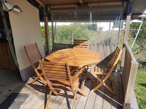 TENTE TOILE ET BOIS 5 personnes - 2 chambres sans sanitaires