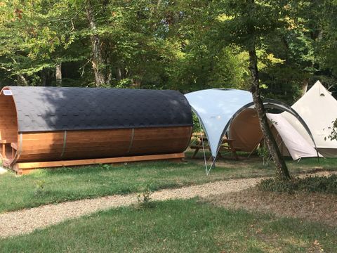HÉBERGEMENT INSOLITE 4 personnes - GLAMPING BARREL sans sanitaires