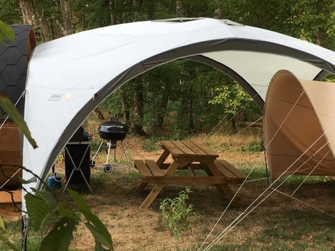 HÉBERGEMENT INSOLITE 4 personnes - GLAMPING BARREL sans sanitaires