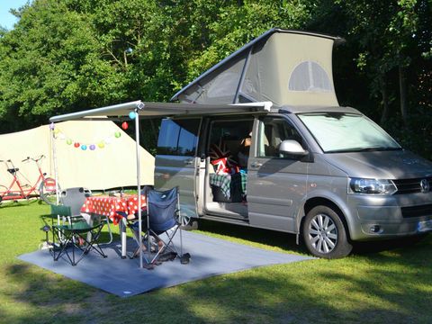 Emplacement - Emplacement Classique Camping Car > (Eau /Electricité incluse)