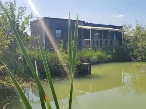 MOBILHOME 6 personnes - COTTAGE PREMIUM EN BORD D'ETANG