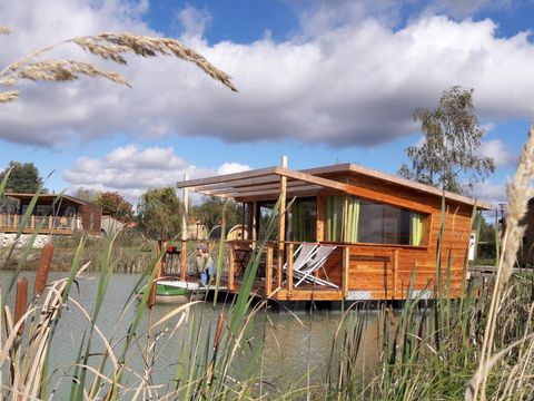 HÉBERGEMENT INSOLITE 3 personnes - Lodge Flottante
