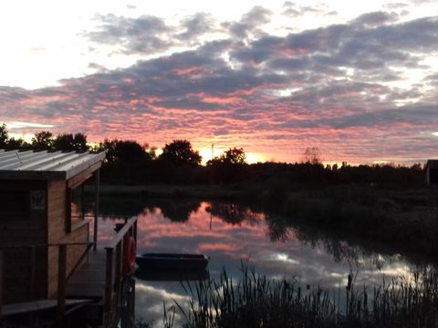 HÉBERGEMENT INSOLITE 3 personnes - Lodge Flottante