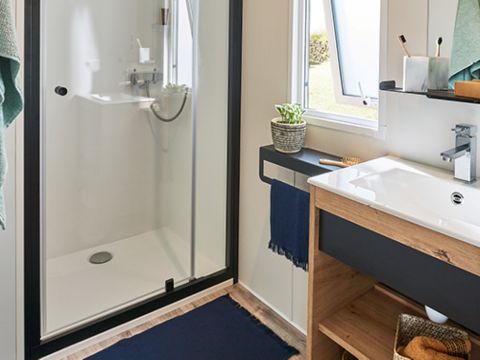 MOBILHOME 4 personnes - Kervoyal CONFORT 29m² (2 chambres) + terrasse couverte + TV