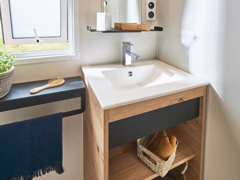 MOBILHOME 4 personnes - Kervoyal CONFORT 29m² (2 chambres) + terrasse couverte + TV