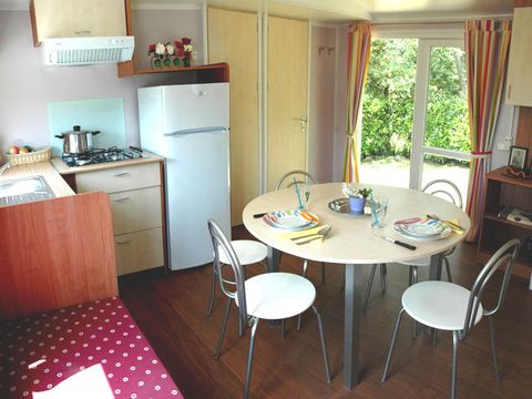 MOBILHOME 6 personnes - Carnac STANDARD + 32m² (3 chambres - 6 personnes) Terrasse couverte + TV