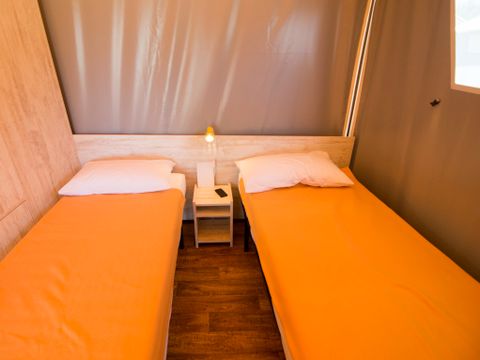 Mobilhome 4 personnes - Lodge Maasaï 2 ch 4 pl Terrasse semi-couverte sans clim