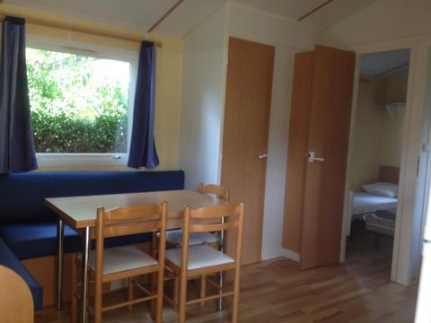 MOBILHOME 6 personnes - CLASSIC 30-3  >10ans - maxi 4 adultes - TV, 3 chambres, environ 30m²
