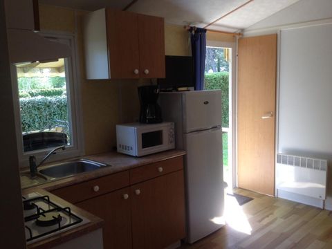 MOBILHOME 6 personnes - CLASSIC 30-3 - maxi 4 adultes - TV, 3 chambres, environ 30m²