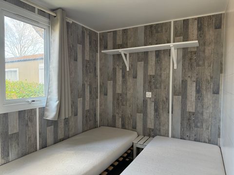 MOBILHOME 6 personnes - CLASSIC 30-3 - maxi 4 adultes - TV, 3 chambres, environ 30m²