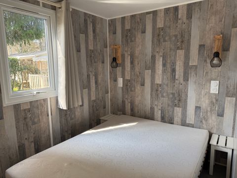 MOBILHOME 6 personnes - CLASSIC 30-3  >10ans - maxi 4 adultes - TV, 3 chambres, environ 30m²