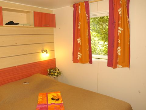 MOBILHOME 8 personnes - CLASSIC35-3  >10ans - maxi 6 adultes - TV, 3 chambres, environ 35m²