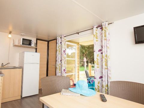 MOBILHOME 6 personnes - CLASSIC 33-2-2  >10ans - maxi 4 adultes - TV, 2 chambres - 2 salles d'eau, environ 33m²