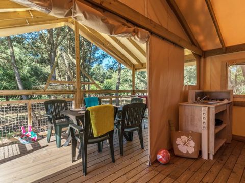 Insolite 5 personnes - INSOLITE 25-2 (Cabane sur pilotis Ecologe) >10ans ; maxi 4 adultes (Lits superposés) TV