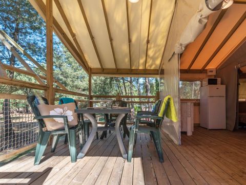 Insolite 5 personnes - INSOLITE 25-2 (Cabane sur pilotis Ecologe) >10ans ; maxi 4 adultes (Lits superposés) TV