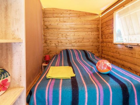 HÉBERGEMENT INSOLITE 5 personnes - INSOLITE 25-2 (Cabane sur pilotis Ecologe) >10ans  ; maxi 4 adultes (Lits superposés) TV